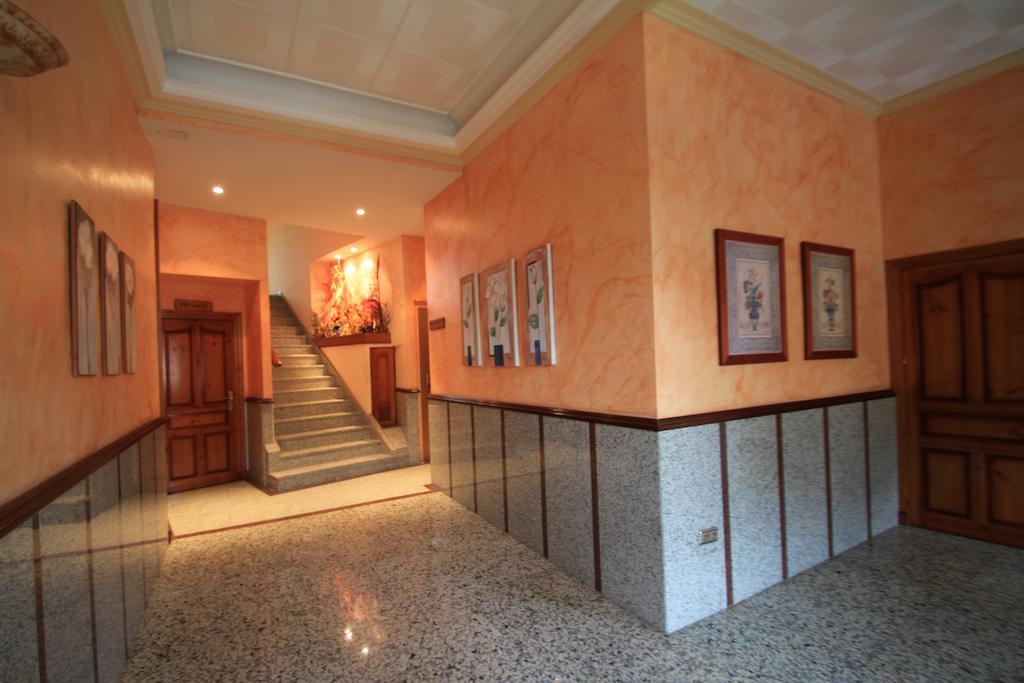 Hostal Restaurante Cuatro Caminos Calera y Chozas Extérieur photo